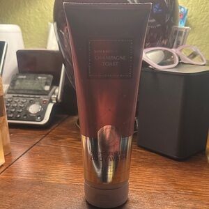 Bath & Body Works Champagne Toast Moisturizing Body Wash - Pink and Gold
